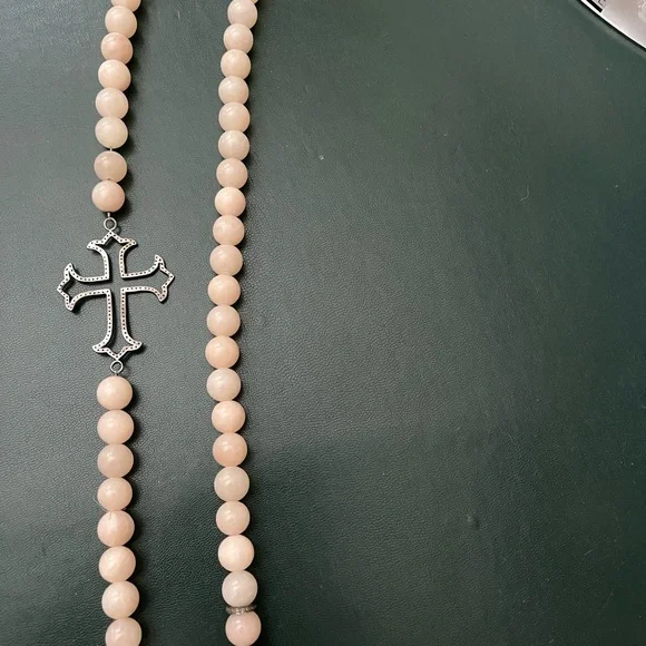 Pink jade pearl necklace with diamonds